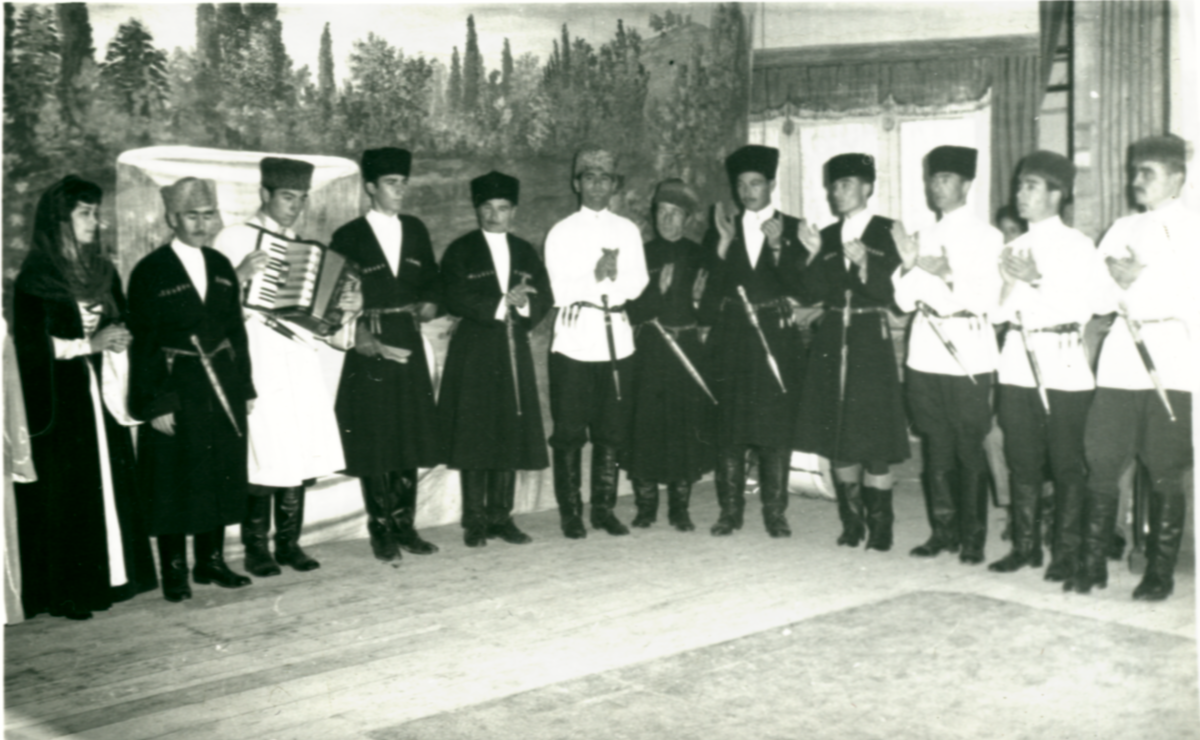 Damascus dancing troupe