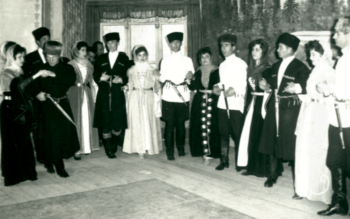 Damascus dancing troupe
